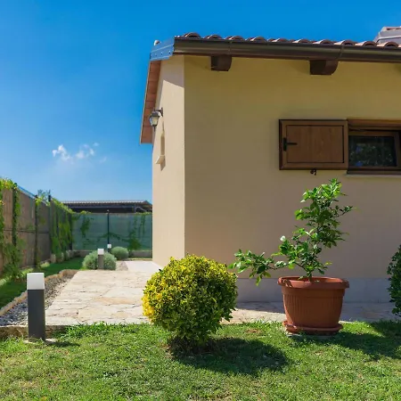 Ferienhaus Florens - Roj469 By Interhome