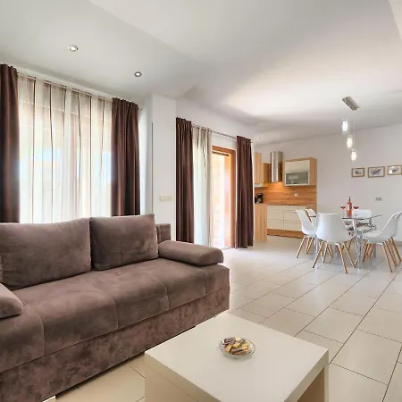 Ferienhaus Florens - Roj469 By Interhome *