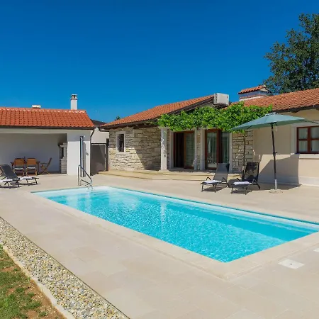 Florens - Roj469 By Interhome