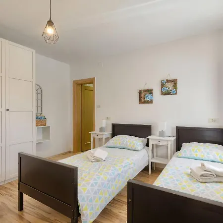 Florens By Interhome Hébergement de vacances Sveti Petar u Sumi